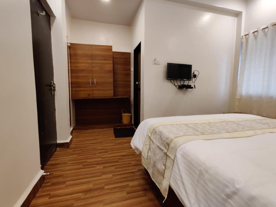 Hotel Surya Grande Kudal  Екстер'єр фото