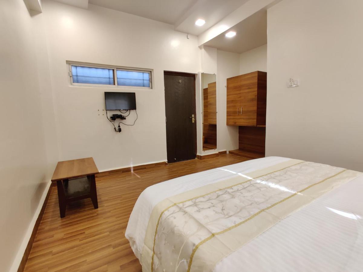 Hotel Surya Grande Kudal  Екстер'єр фото