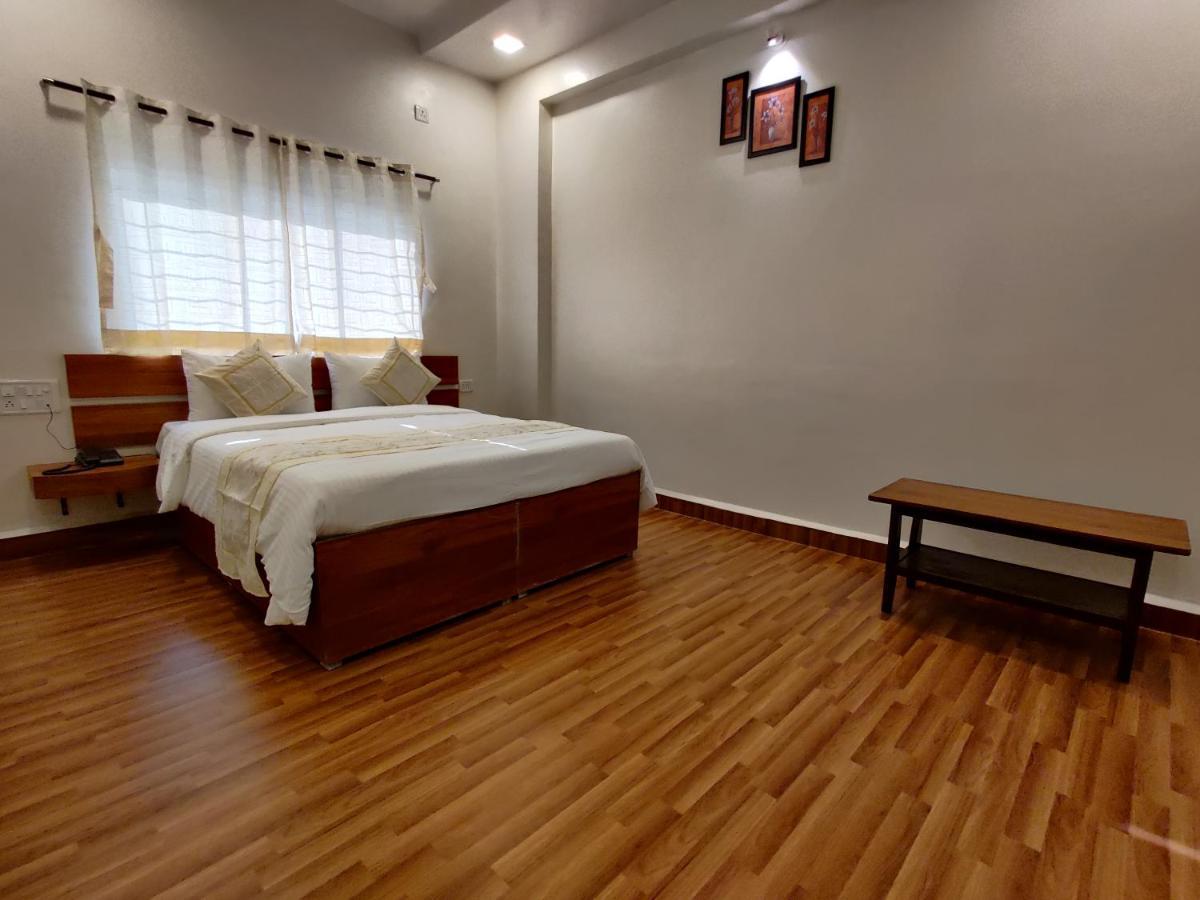 Hotel Surya Grande Kudal  Екстер'єр фото